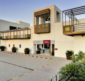 MOVENPICK HOTEL или подобен
