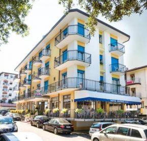 Hotel Azzorre или подобен