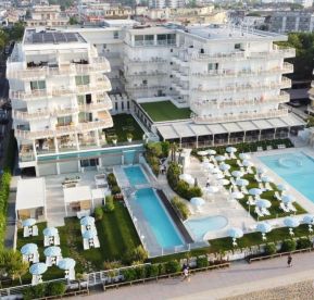Hotel Le Soleil или подобен