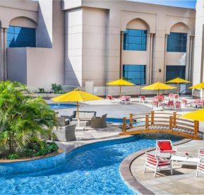 Pyramids Park Resort Cairo или подобен